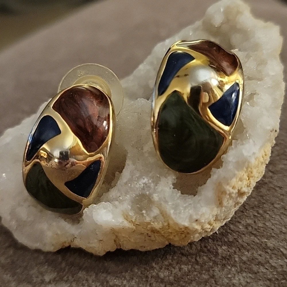3/$30 VTG 1980s Geometric Enamel Half Hoop Post Earrings